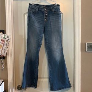 Wrangler Flair bottom jeans size 7/8 stretchy